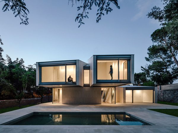 Casa M4, de Zooco Estudio. Volúmenes de piedra caliza en la sierra madrileña