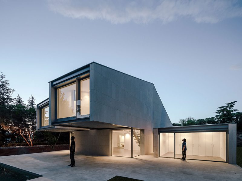 Casa M4, de Zooco Estudio. Volúmenes de piedra caliza en la sierra madrileña