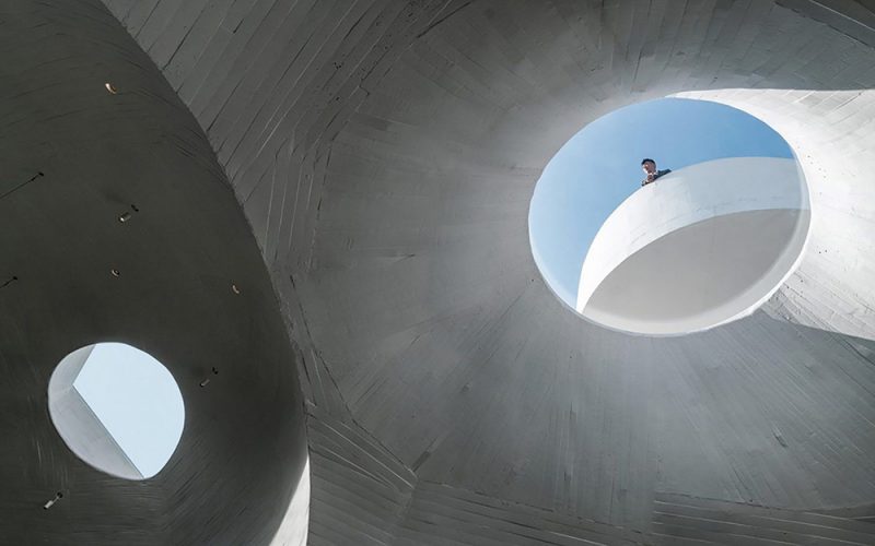 UCCA Dune, un museo de arte enterrado en la arena por el estudio Open