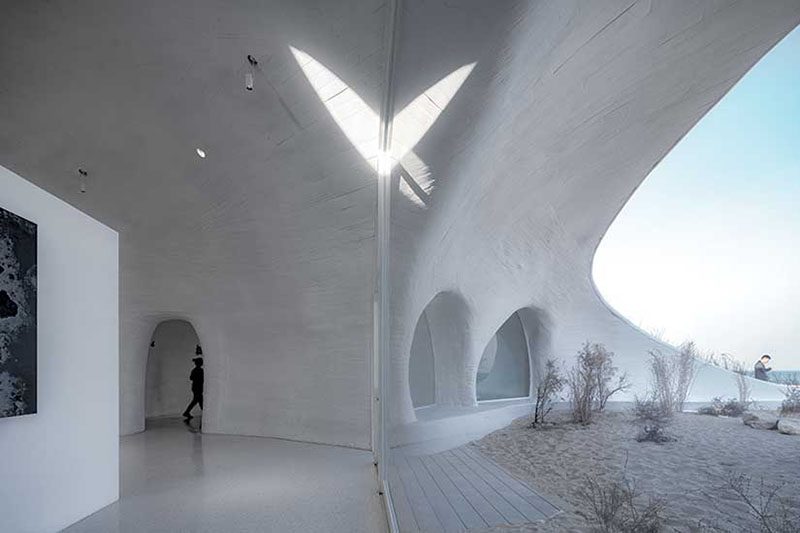 UCCA Dune, un museo de arte enterrado en la arena por el estudio Open