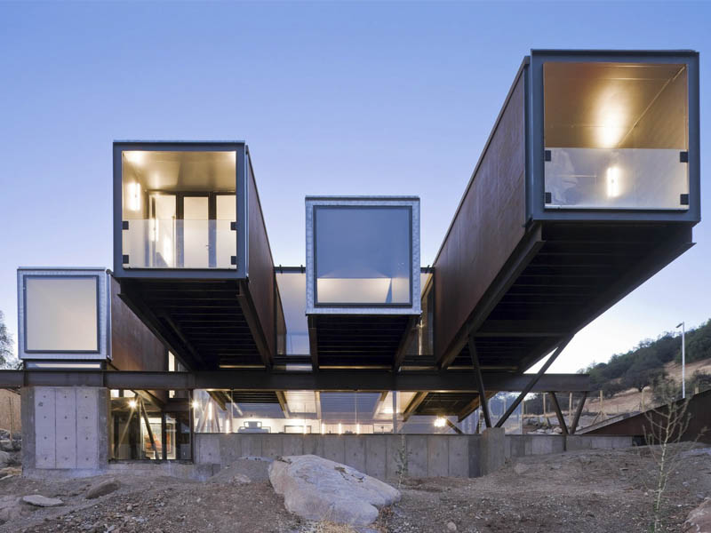 Casa Oruga, simbiosis entre obra y paisaje. Arquitectura de containers de Sebastián Irarrázaval