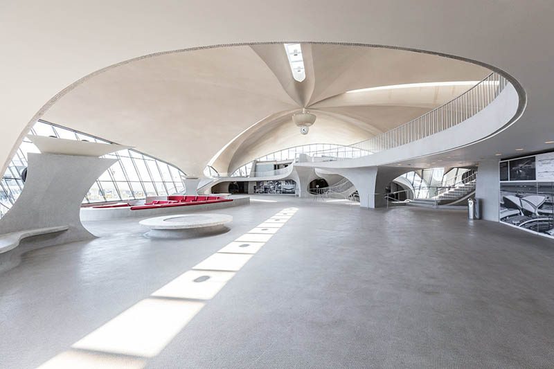 Una antigua terminal en el aeropuerto JFK, convertida en el TWA Hotel