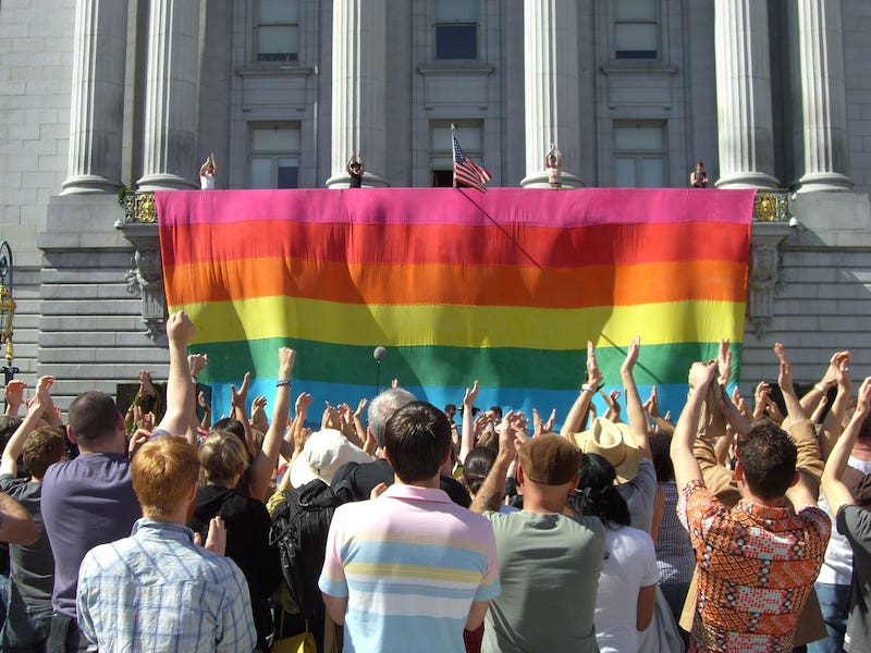 50 aniversario del orgullo gay: ¿Por qué se popularizó la bandera arcoíris?