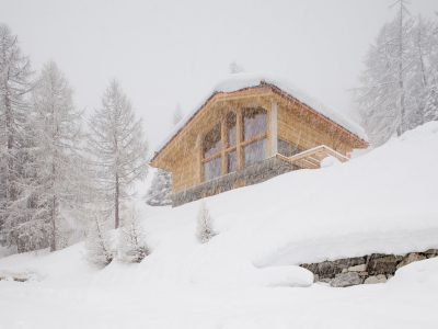Chalet Nº 3, un moderno refugio de montaña en los Alpes suizos de Mitzman Architects