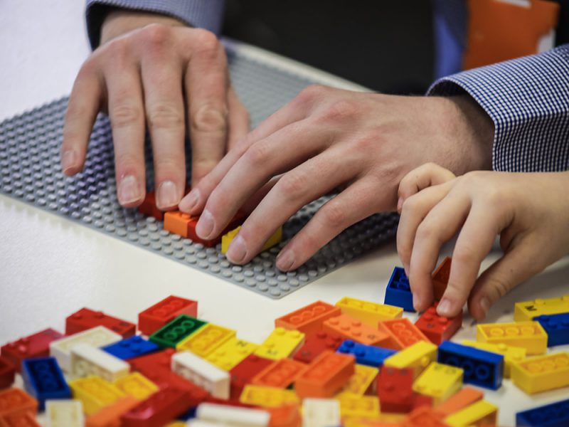 LEGO® Braille Bricks, para que los niños aprendan Braille jugando