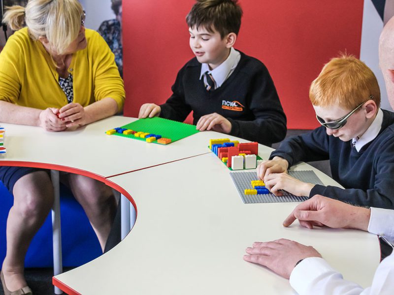 LEGO® Braille Bricks, para que los niños aprendan Braille jugando