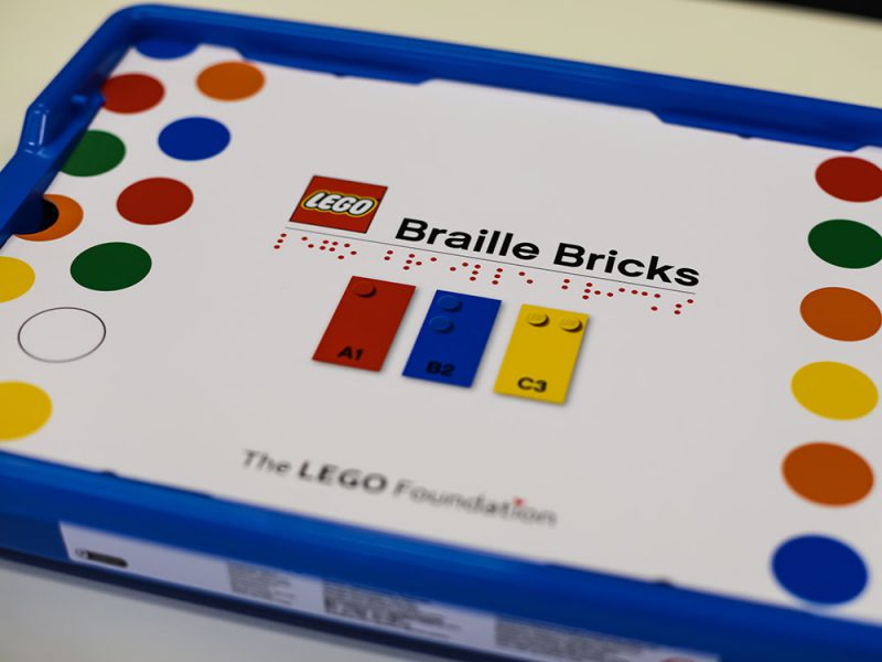 LEGO® Braille Bricks, para que los niños aprendan Braille jugando