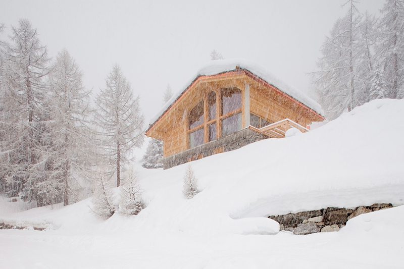 Chalet Nº 3, un moderno refugio de montaña en los Alpes suizos de Mitzman Architects