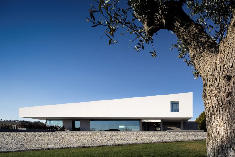 Casa Belas, el club de campo diseñado por el estudio Bica Arquitectos