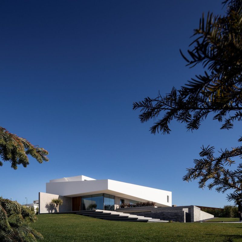 Casa Belas, el club de campo diseñado por el estudio Bica Arquitectos