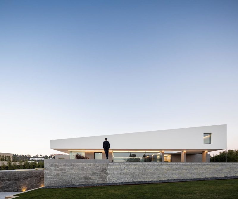 Casa Belas, el club de campo diseñado por el estudio Bica Arquitectos