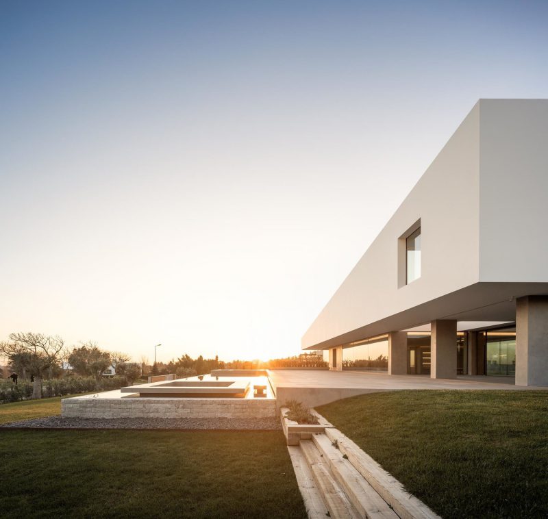 Casa Belas, el club de campo diseñado por el estudio Bica Arquitectos