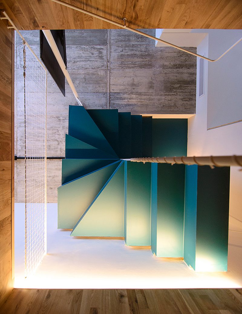 Villa Luisa: color, luz y madera. Reforma integral de LoCa Studio en Barcelona