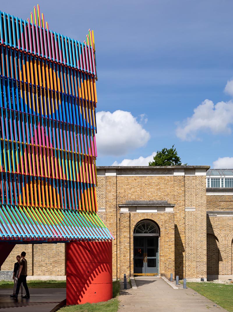 The Colour Palace. Geometría y color en el pabellón del estudio Pricegore y el artista Yinka Ilori para la Galería Dulwich