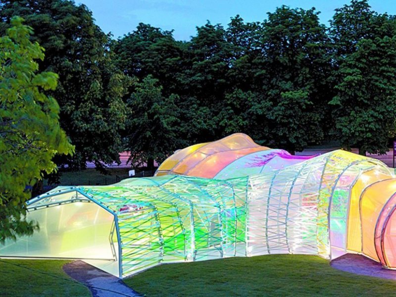 Prada Poole: La arquitectura perecedera de las pompas de jabón