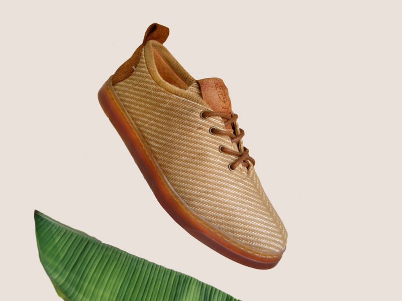Indianes crea los primeros zapatos hechos con fibra de plátano extraída de desechos agrícolas