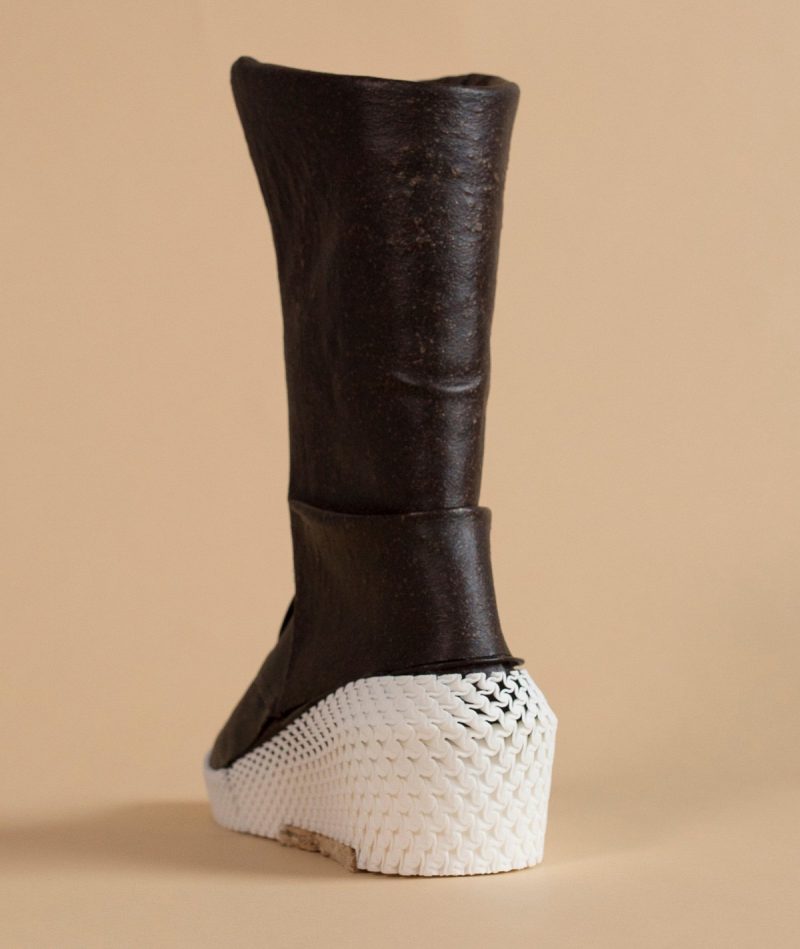Las botas hechas de hongos de Liz Ciokajlo y Maurizio Montalti. Los nuevos materiales y el futuro de dos planetas