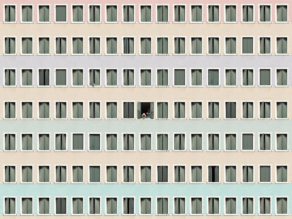 Biala, las fachadas colosales de de Gustav Willeit. La soledad de las grandes urbes