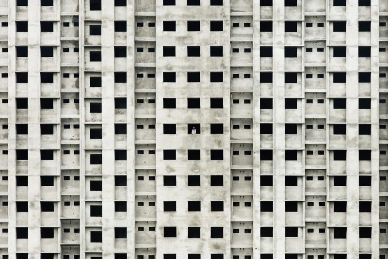 Biala, las fachadas colosales de de Gustav Willeit. La soledad de las grandes urbes