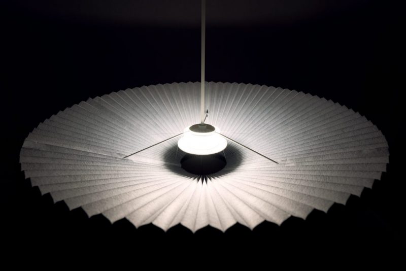 Méduse: lámpara de suspensión de Lukas Bazle. El diseño se alimenta de diseño