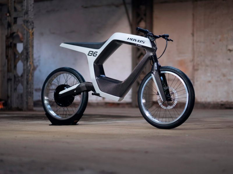 Novus, la motocicleta eléctrica de fibra de carbono con alma de bicicleta