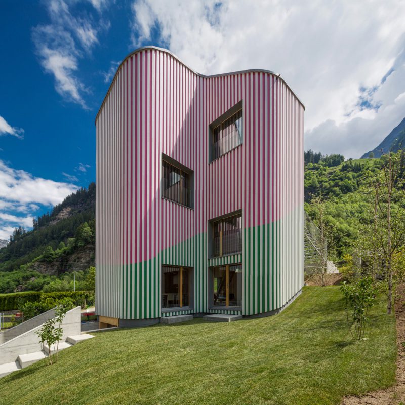 Swiss House Rossa, la vivienda escultórica de Davide Macullo