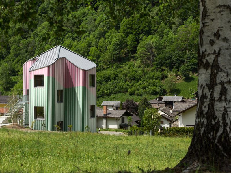 Swiss House Rossa, la vivienda escultórica de Davide Macullo