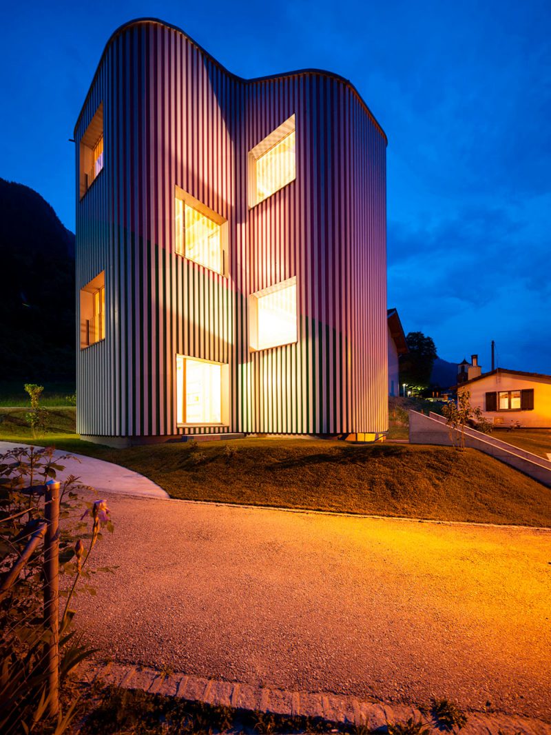 Swiss House Rossa, la vivienda escultórica de Davide Macullo