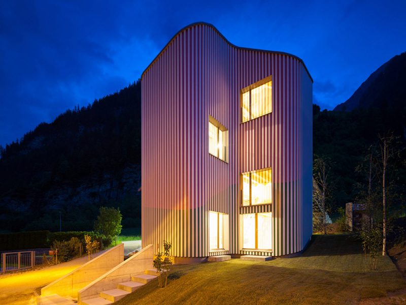 Swiss House Rossa, la vivienda escultórica de Davide Macullo