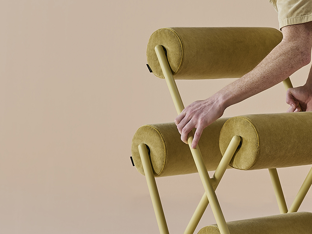 Roll: la escultórica y atrevida silla que Mut ha diseñado para Sancal