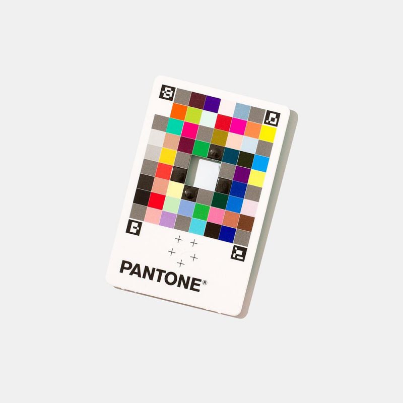 En este artículo nos centraremos en Pantone Color Match Card, un interesante gadget que ha sido creado para complementar Pantone Connect, y que es capaz identificar y llevar los colores del mundo real al mundo digital.