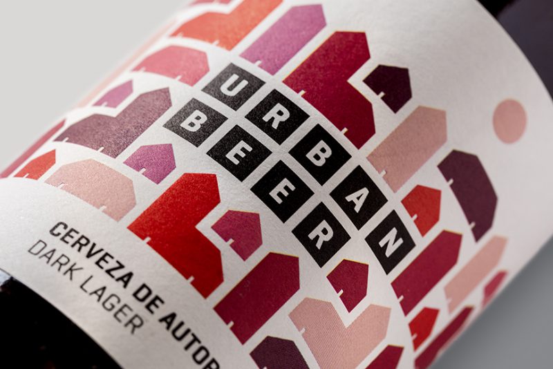 La caja de tipos desarrolla el branding y el packaging de Urbanbeer