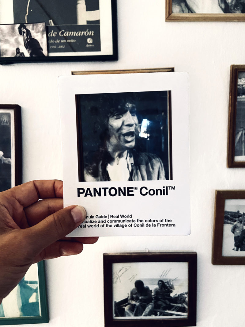 Pantone Conil, la poética pantonera de Ricardo H. Vargas