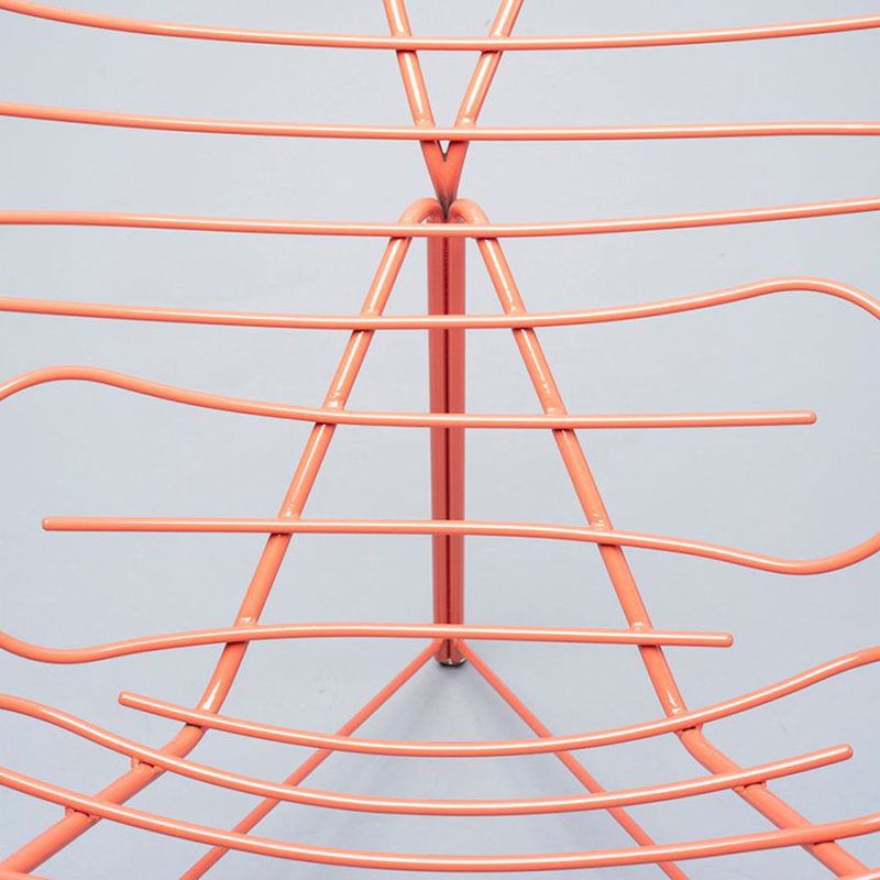 Sinuo, la lounge chair curvilínea y minimalista de Simon Galansky