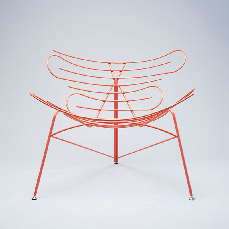 Sinuo, la lounge chair curvilínea y minimalista de Simon Galansky