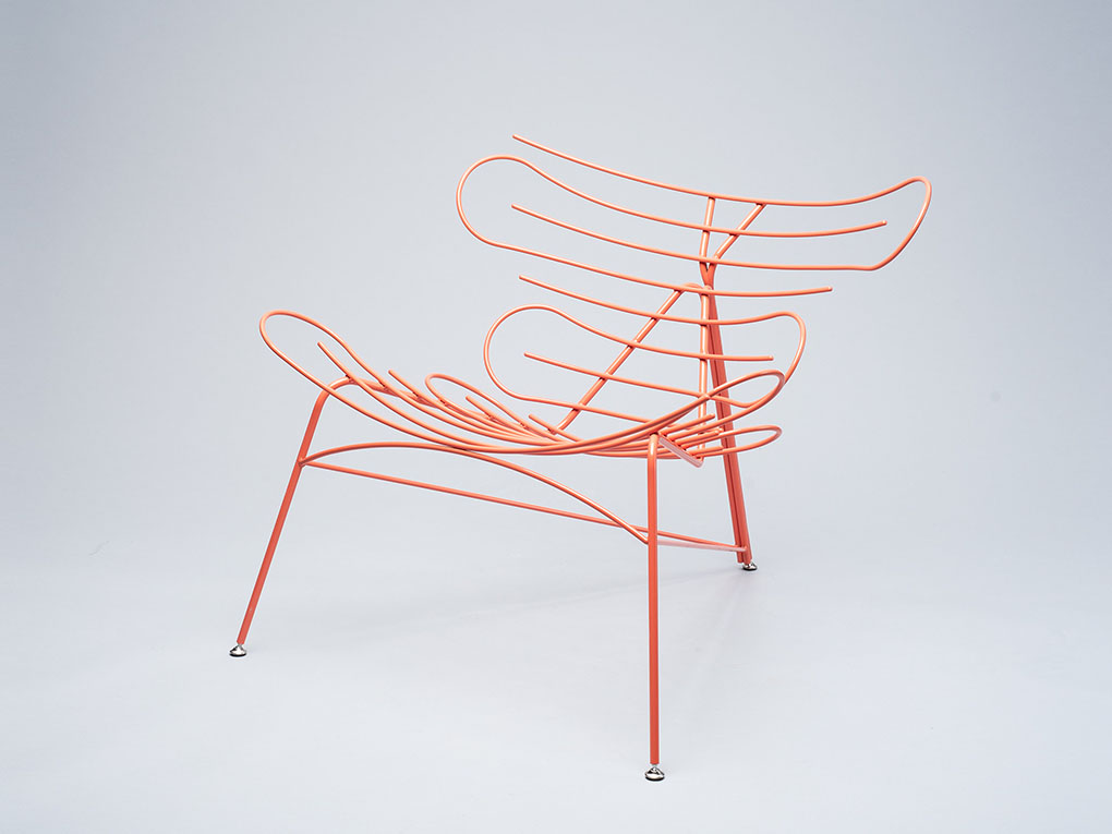 Sinuo, la lounge chair curvilínea y minimalista de Simon Galansky