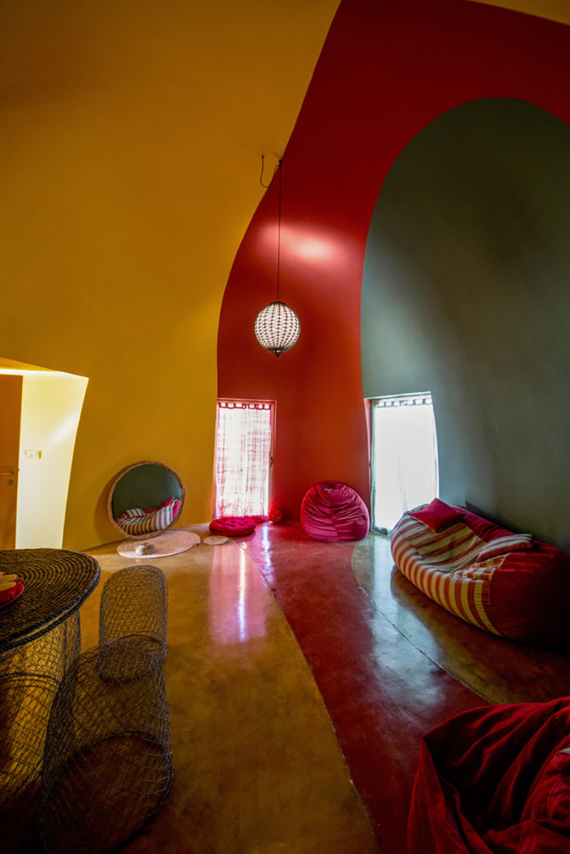 Majara Residence, el clúster de domos de superadobe de Zav Architects