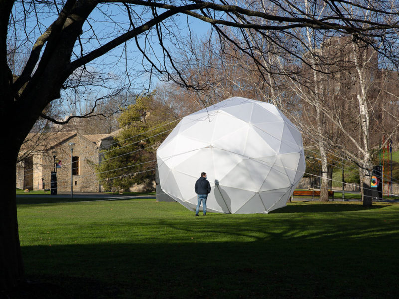 Alumbráramos, arquitectura efímera de Fernando Molina. Instalación en la Ciudadela de Pamplona