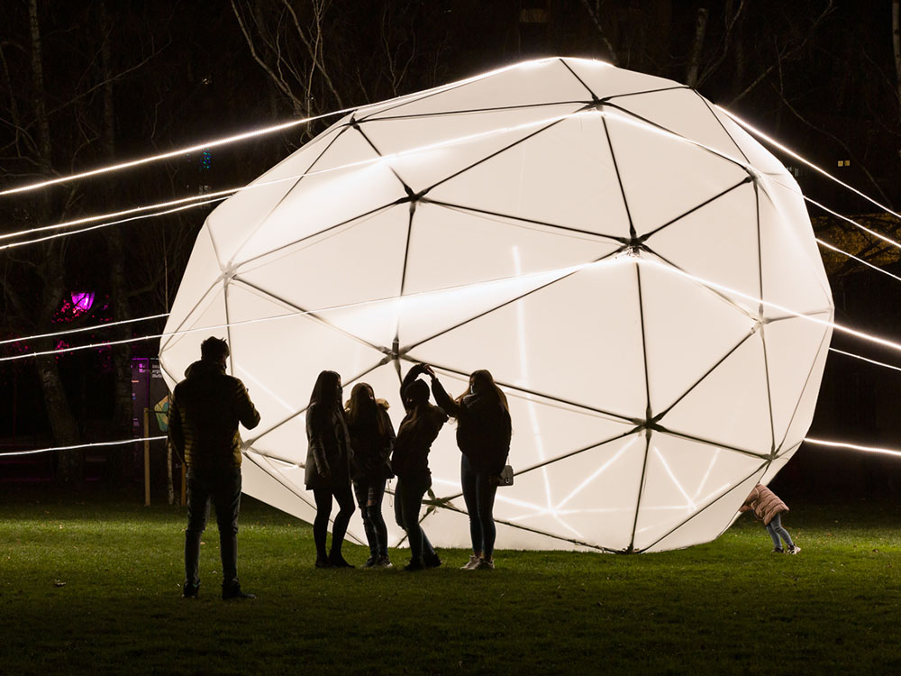 Alumbráramos, la instalación de Fernando Molina en la Ciudadela de Pamplona