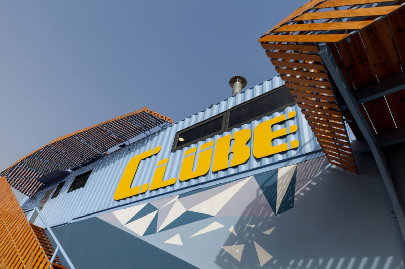 Clube 39, de Yaroslav Galant. Arquitectura deportiva de containers, paramétrica y de calidad