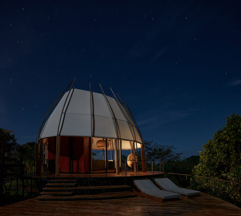 Coco: los búngalos de Archwerk en el corazón selvático de Bahia Ballena