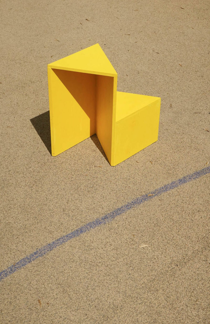 Geometría y color en el mobiliario de exterior de Yuue
