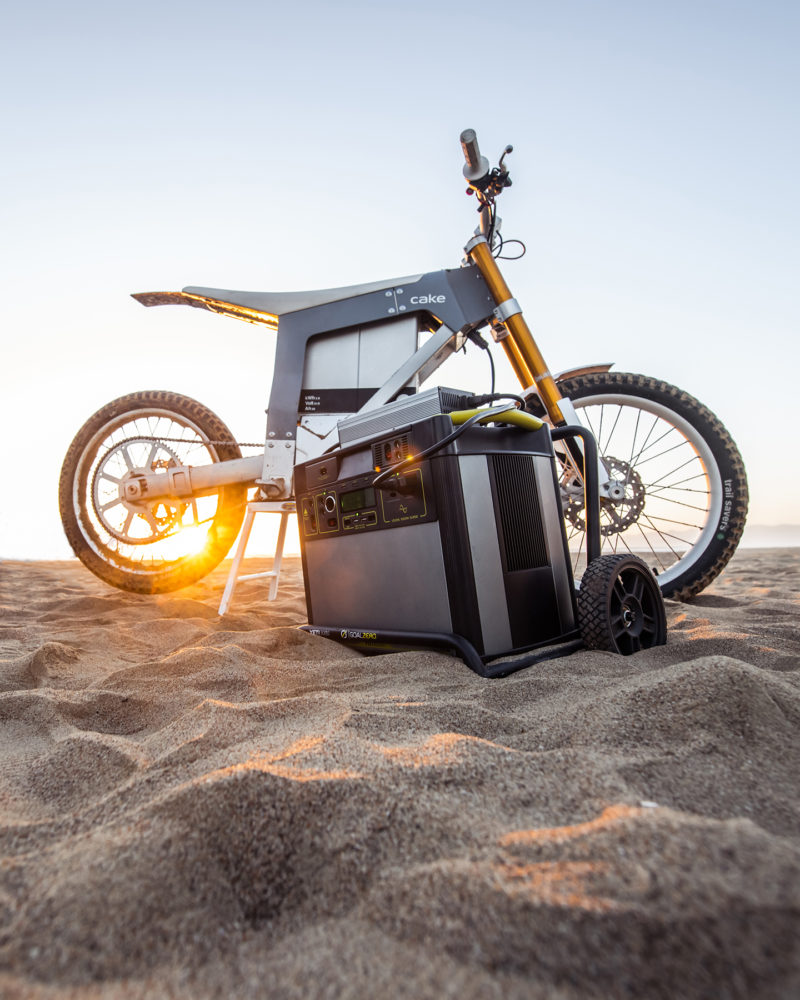 Kalk AP, la motocicleta solar para luchar contra la caza furtiva en África