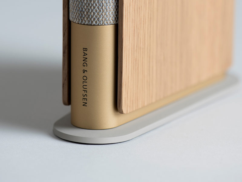 Layer firma un altavoz portátil "de libro" para Bang & Olufsen