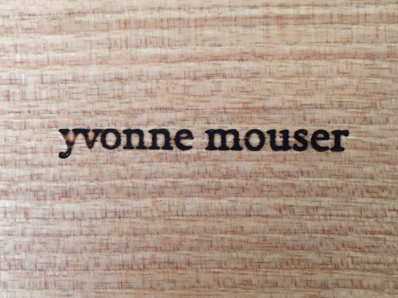 Los austeros asientos de Yvonne Mouser. Diseño californiano, producción amish