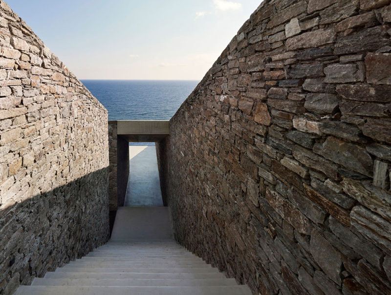 Ncaved, la casa "tierra adentro" de Mold. © Yiorgis Yerolymbos / Panagiotis Voumvakis