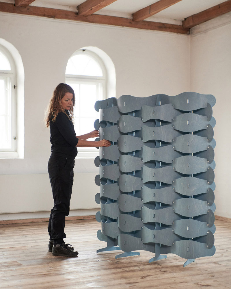 Textile Veneer, el separador de ambientes "tejido" de Else-Rikke Bruun. © Anders Sune Berg