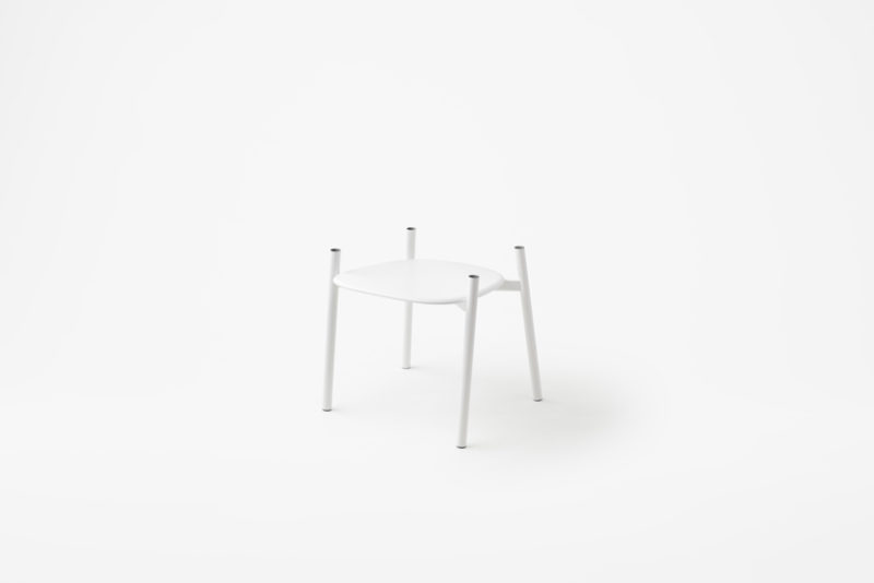 Twig, la silla incompleta de Nendo. Minimalismo nipón © Akihiro Yoshida 