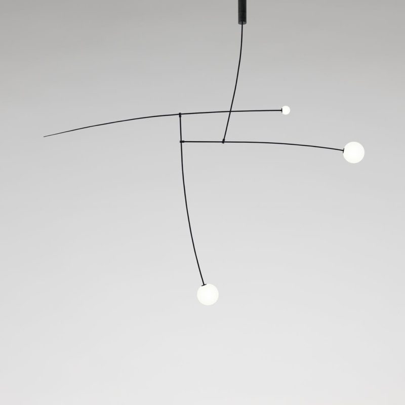 Michael Anastassiades firma Mobile Chandelier. El equilibrio de la luz