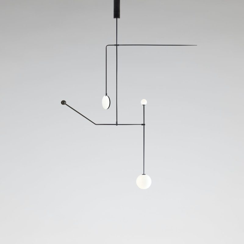 Michael Anastassiades firma Mobile Chandelier. El equilibrio de la luz